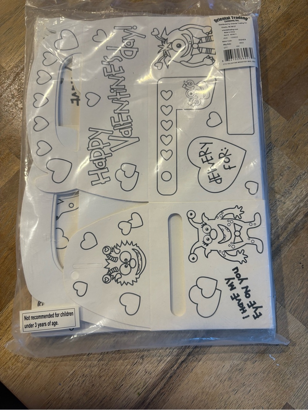 White Valentine’s Day Color-Your-Own Party Bags - 12 included